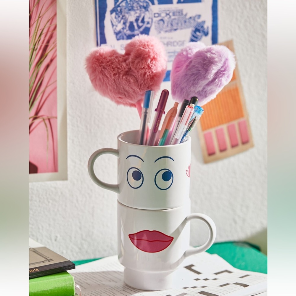 Set of two face stacking mugs